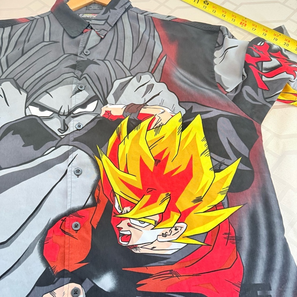 2001 Dragon Ball Z AOP short-sleeve button-up shirt Super Saiyan Goku L Flawed - Picture 5 of 8